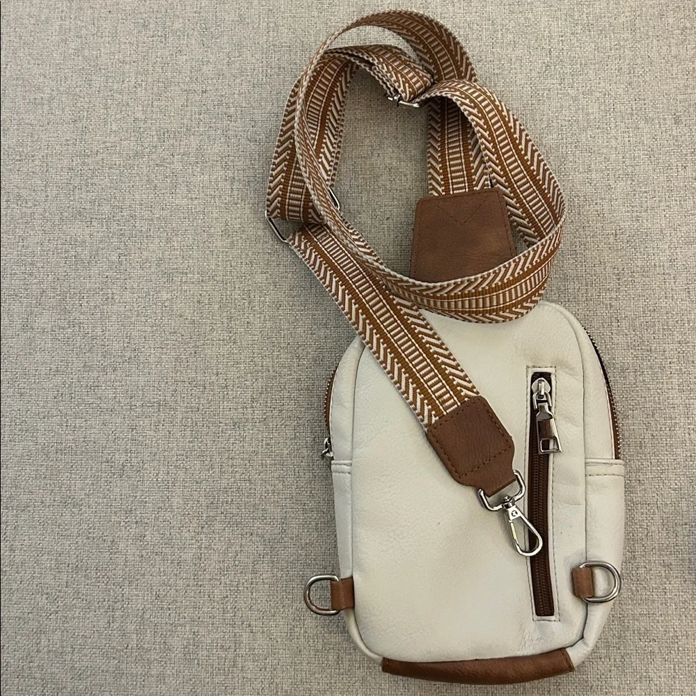 CLUCI Small Sling Vegan Leather Crossbody